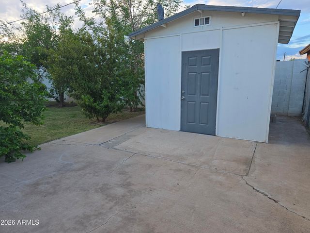 8114 W OSBORN Road, Phoenix, AZ 85033