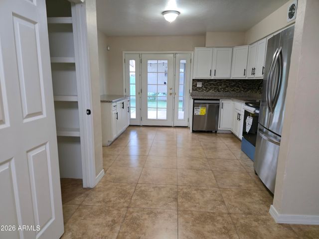 8114 W OSBORN Road, Phoenix, AZ 85033