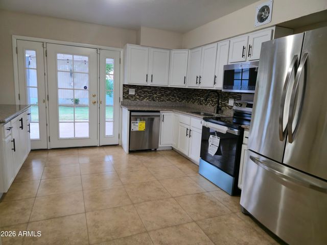 8114 W OSBORN Road, Phoenix, AZ 85033