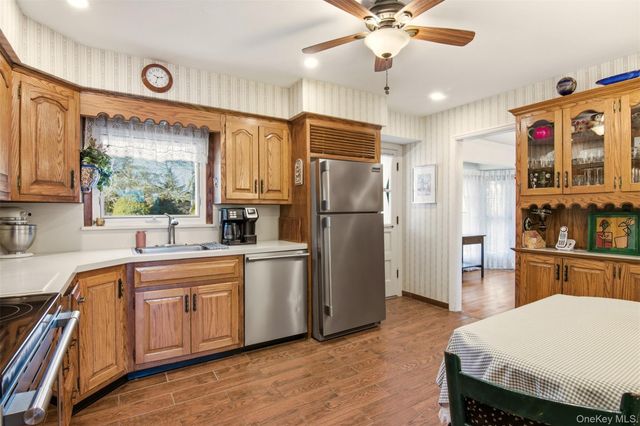 83 Woodlawn Avenue, East Moriches, NY 11940