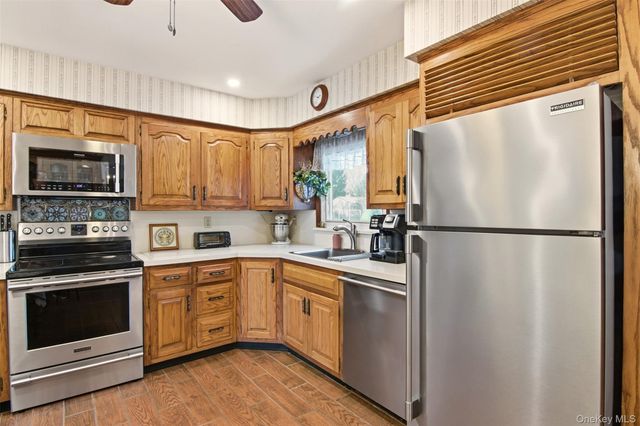 83 Woodlawn Avenue, East Moriches, NY 11940