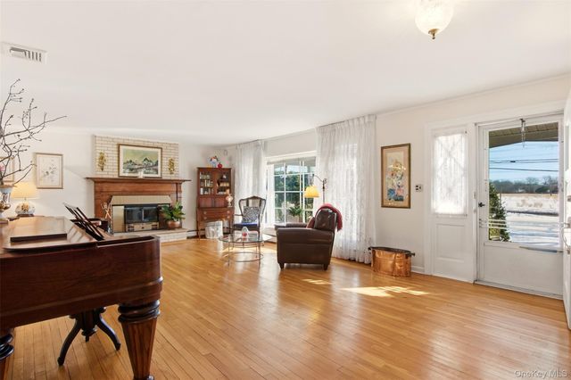 83 Woodlawn Avenue, East Moriches, NY 11940