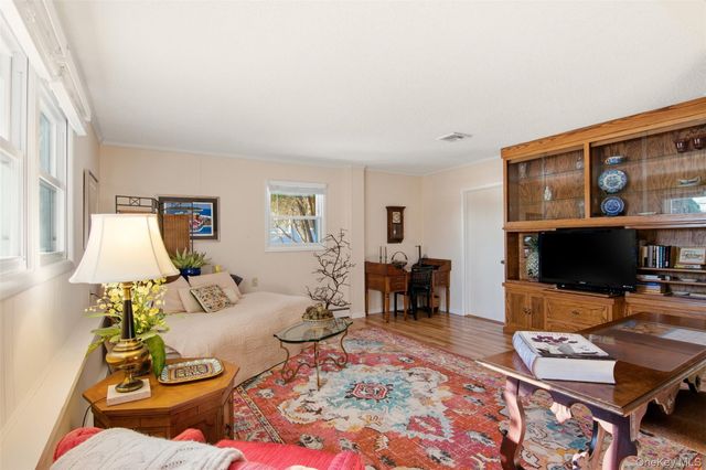 83 Woodlawn Avenue, East Moriches, NY 11940