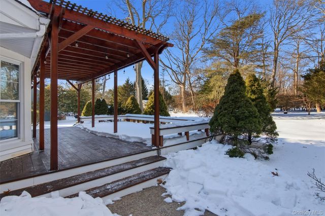 83 Woodlawn Avenue, East Moriches, NY 11940