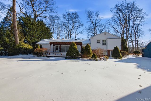 83 Woodlawn Avenue, East Moriches, NY 11940