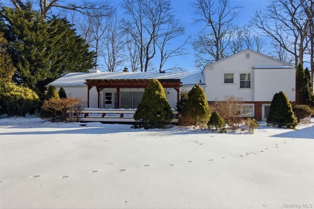 83 Woodlawn Avenue, East Moriches, NY 11940