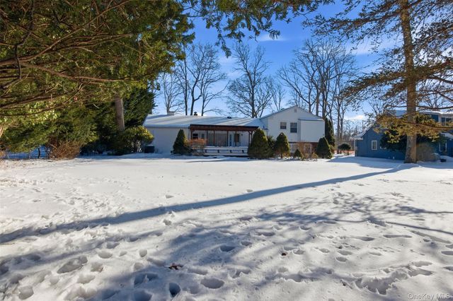 83 Woodlawn Avenue, East Moriches, NY 11940