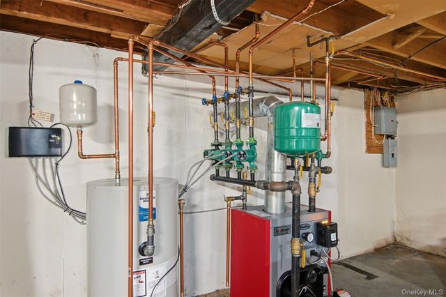 83 Woodlawn Avenue, East Moriches, NY 11940