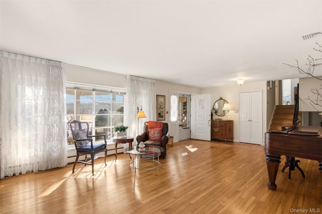 83 Woodlawn Avenue, East Moriches, NY 11940