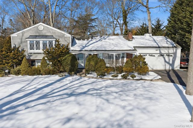 83 Woodlawn Avenue, East Moriches, NY 11940