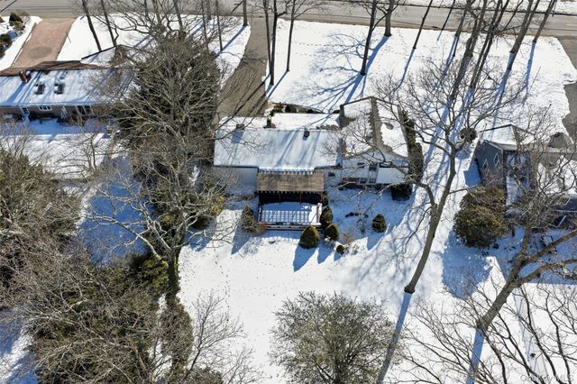 83 Woodlawn Avenue, East Moriches, NY 11940