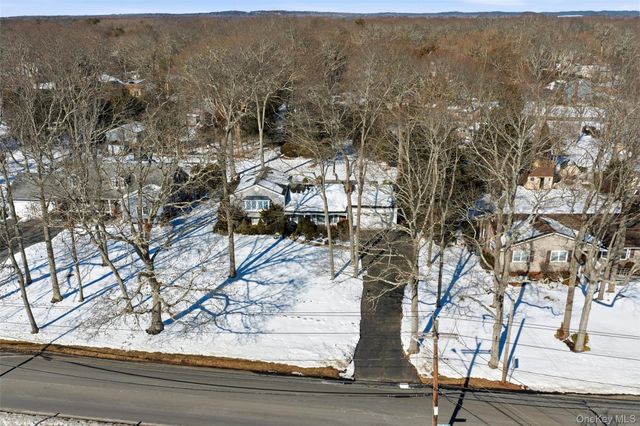 83 Woodlawn Avenue, East Moriches, NY 11940