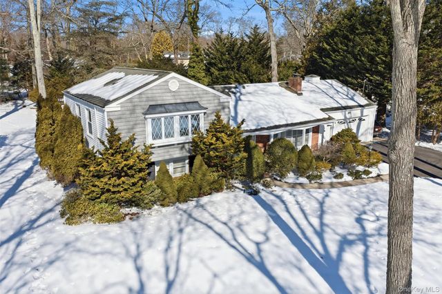 83 Woodlawn Avenue, East Moriches, NY 11940