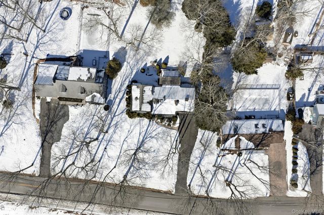 83 Woodlawn Avenue, East Moriches, NY 11940