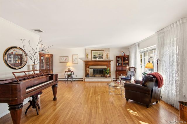 83 Woodlawn Avenue, East Moriches, NY 11940