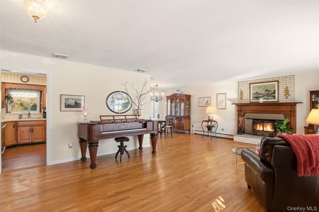 83 Woodlawn Avenue, East Moriches, NY 11940