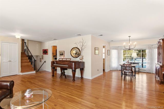 83 Woodlawn Avenue, East Moriches, NY 11940