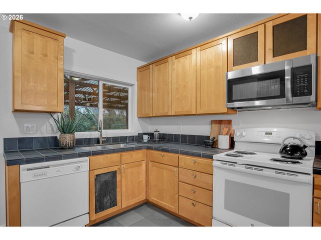 5941 Sw NEBRASKA St, Portland, OR 97221