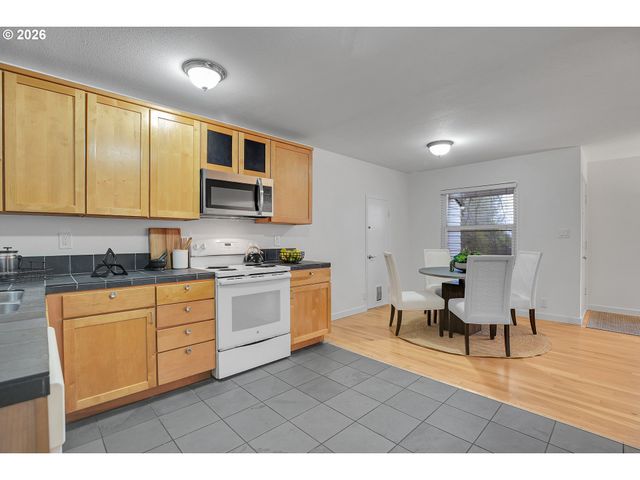 5941 Sw NEBRASKA St, Portland, OR 97221