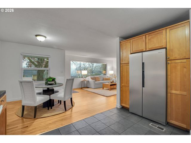 5941 Sw NEBRASKA St, Portland, OR 97221