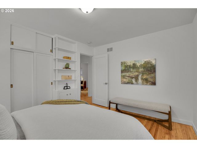 5941 Sw NEBRASKA St, Portland, OR 97221