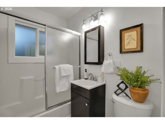 5941 Sw NEBRASKA St, Portland, OR 97221