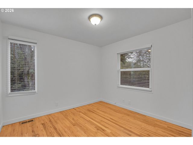 5941 Sw NEBRASKA St, Portland, OR 97221