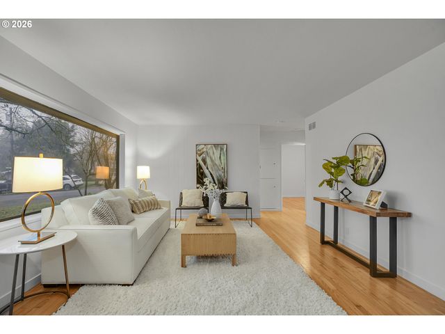 5941 Sw NEBRASKA St, Portland, OR 97221