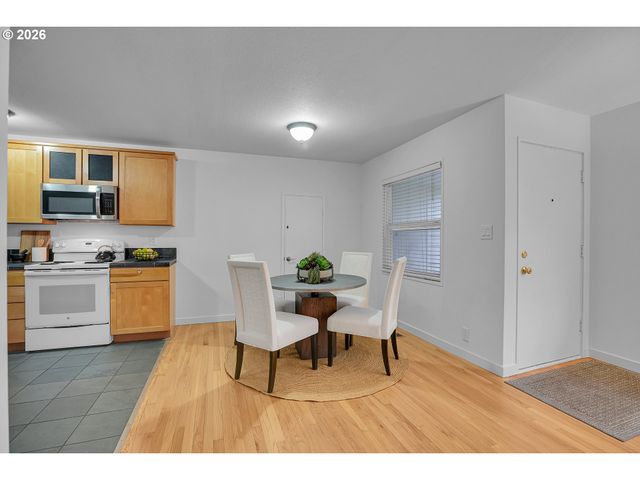 5941 Sw NEBRASKA St, Portland, OR 97221