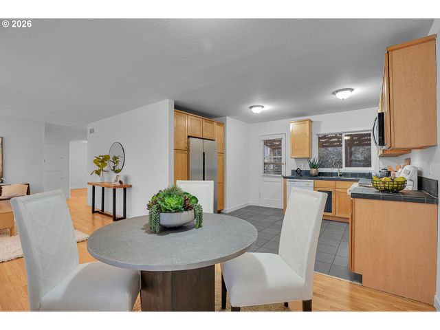 5941 Sw NEBRASKA St, Portland, OR 97221