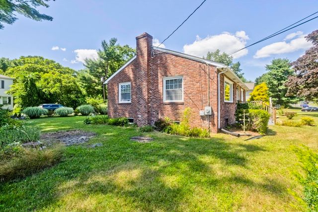 52 Harkness Ave, East Longmeadow, MA 01028