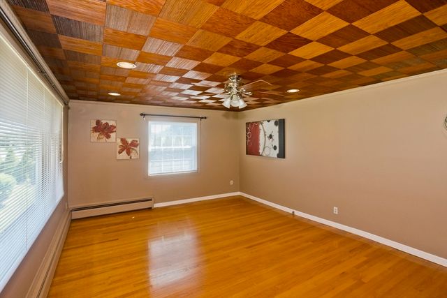52 Harkness Ave, East Longmeadow, MA 01028