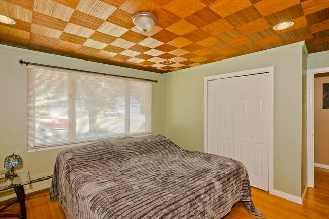 52 Harkness Ave, East Longmeadow, MA 01028