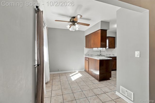 5970 N Silvery Lane, Dearborn Heights, MI 48127