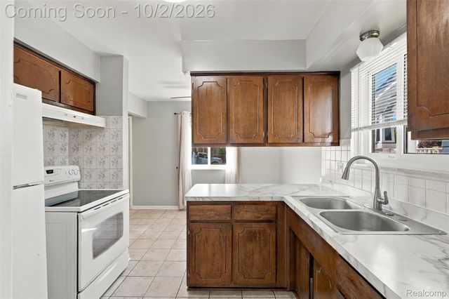 5970 N Silvery Lane, Dearborn Heights, MI 48127