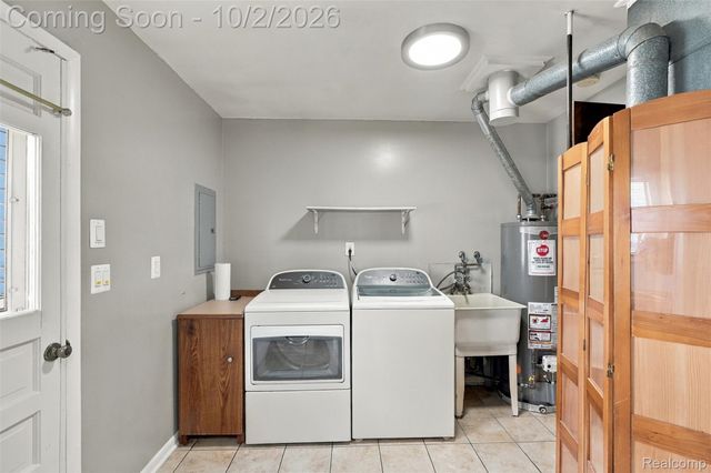 5970 N Silvery Lane, Dearborn Heights, MI 48127