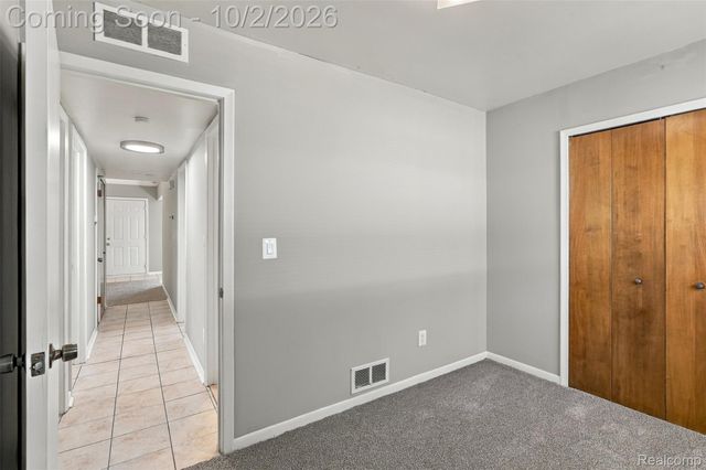 5970 N Silvery Lane, Dearborn Heights, MI 48127