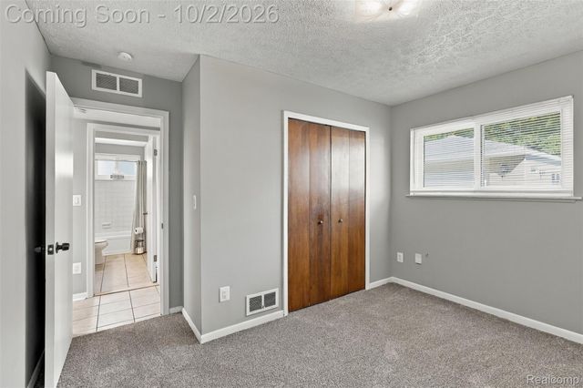 5970 N Silvery Lane, Dearborn Heights, MI 48127