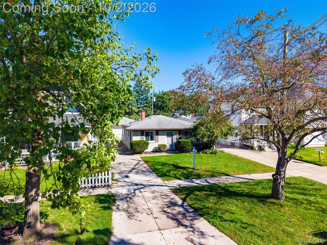 5970 N Silvery Lane, Dearborn Heights, MI 48127