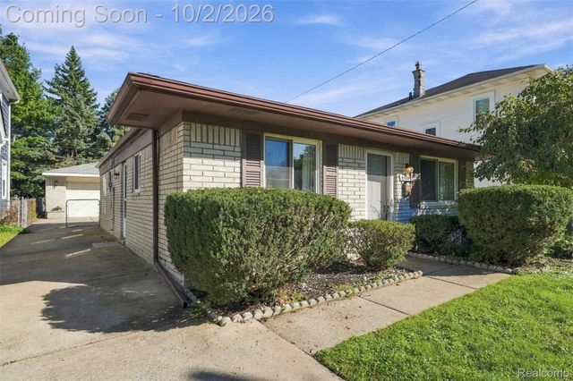 5970 N Silvery Lane, Dearborn Heights, MI 48127