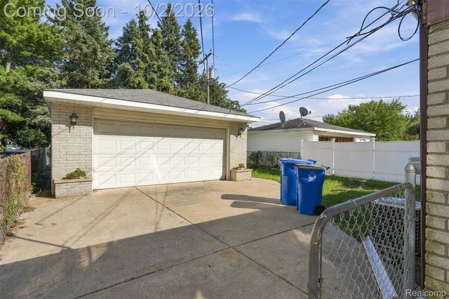 5970 N Silvery Lane, Dearborn Heights, MI 48127
