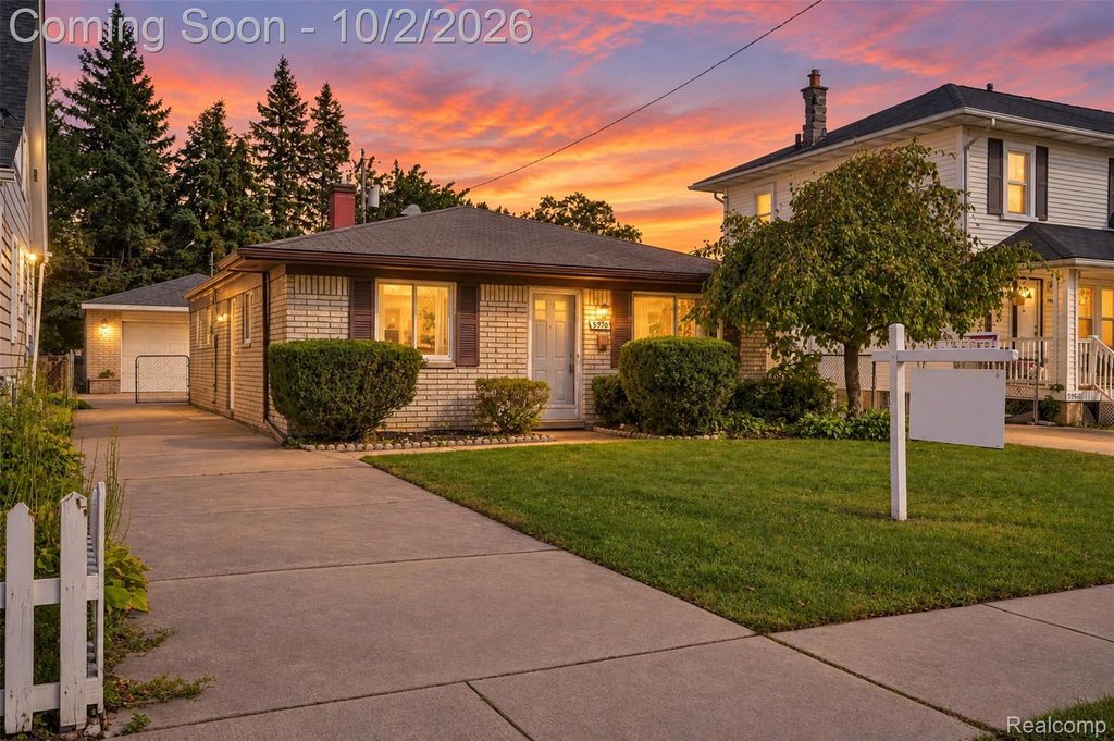 5970 N Silvery Lane, Dearborn Heights, MI 48127