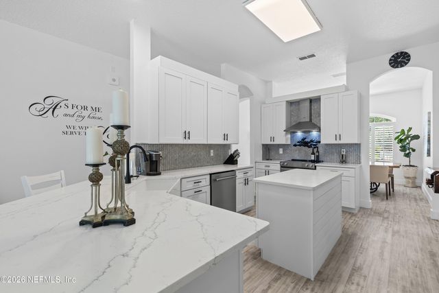 728 E CUMBERLAND Court, St. Johns, FL 32259