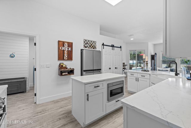 728 E CUMBERLAND Court, St. Johns, FL 32259