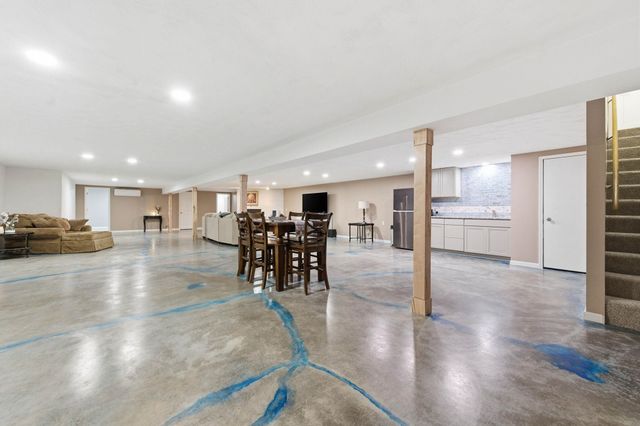 501 S Springlake Ln, Wichita, KS 67230