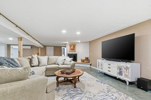 501 S Springlake Ln, Wichita, KS 67230