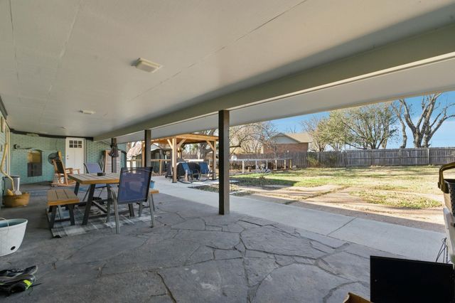 501 S Springlake Ln, Wichita, KS 67230