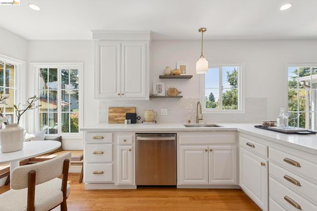1978 Tiffin Rd, Oakland, CA 94602