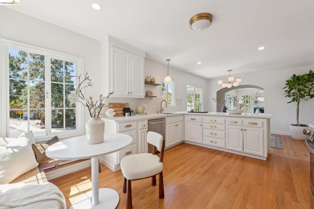 1978 Tiffin Rd, Oakland, CA 94602