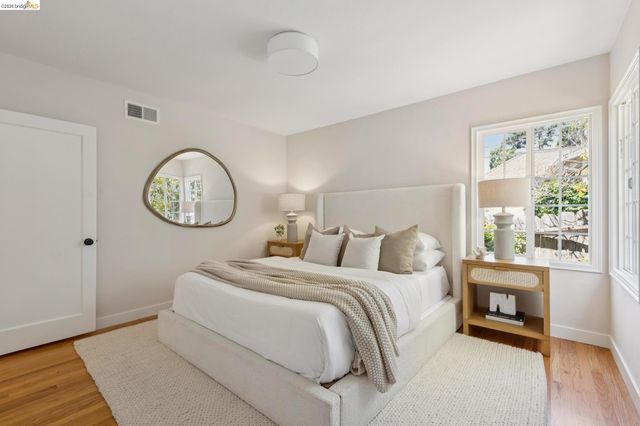 1978 Tiffin Rd, Oakland, CA 94602